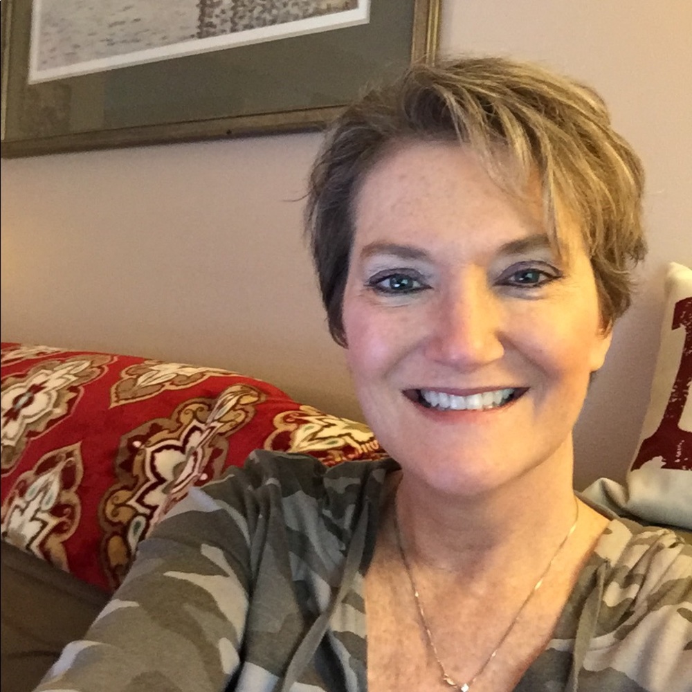 Meet your Posher, Carolyn